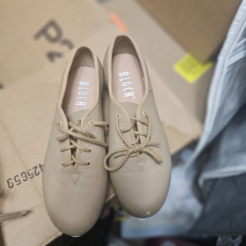 Bloch Women's Beige Lace-Up Tap shoes